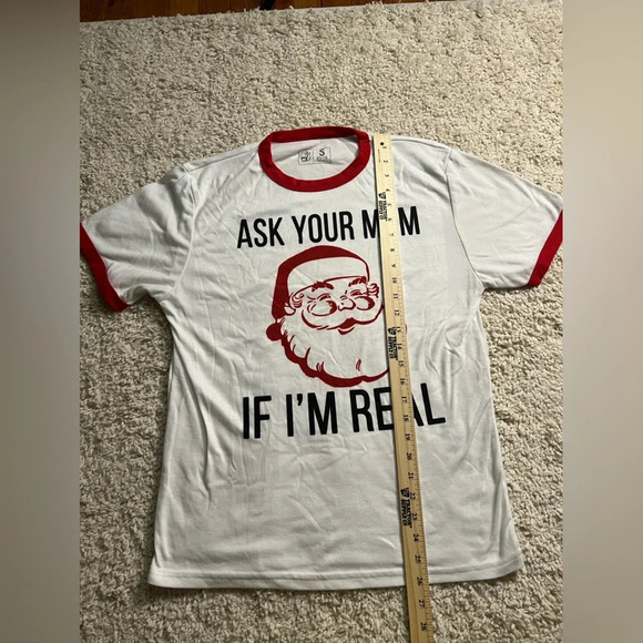 Bundle of 2 Size Small Funny Christmas Graphic Tee’s - Picture 4 of 10